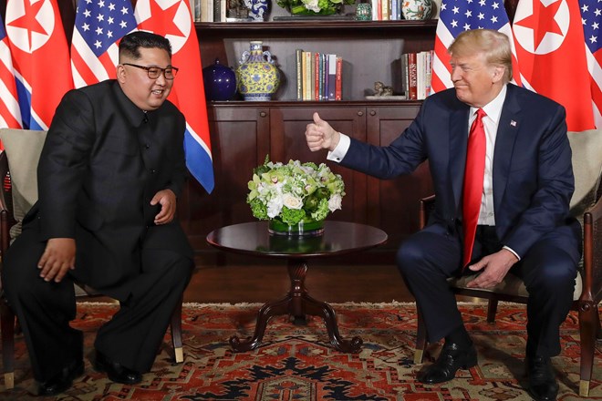 Tổng thống Mỹ Donald Trump trong cuộ gặp thượng đỉnh với nhà lãnh đạo Triều Tiên Kim Jong-un. (Nguồn: Time.com)