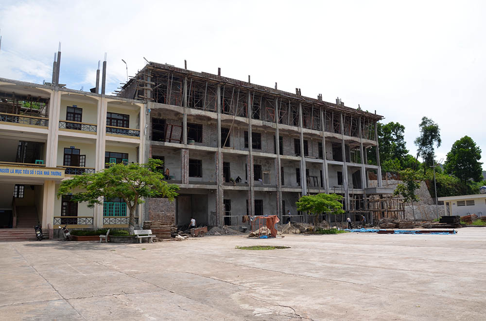 Chuẩn bị cho năm học mới, Trường THPT Nguyễn Trãi đang xây thêm 10 phòng học, 9 phòng bộ môn.