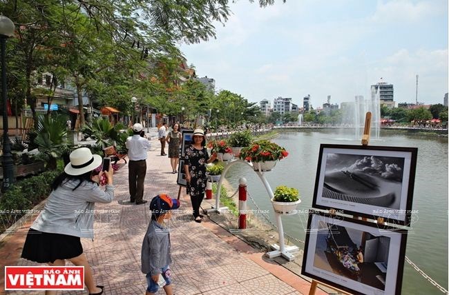 Phố đi bộ Trịnh Công Sơn được đầu tư khá kỹ về không gian cũng như những nơi vui chơi, giải trí phù hợp cho mọi lứa tuổi.