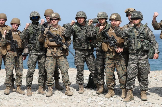 Binh sĩ Mỹ và Hàn Quốc trong cuộc tập trận chung Mỹ-Hàn tại Pohang (Hàn Quốc) ngày 3/4. (Nguồn: Yonhap/TTXVN)