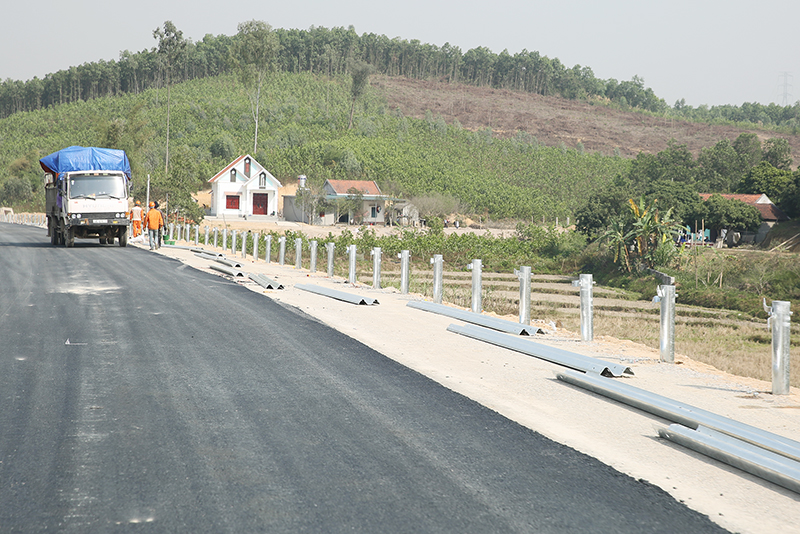 Dự án cao tốc Hạ Long - Vân Đồn đoạn qua địa phận Hoành Bồ đang trong giai đoạn hoàn thiện