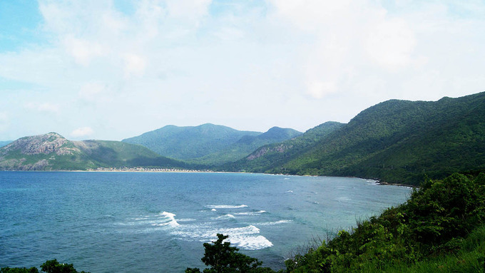 Côn Đảo là quần đảo gồm 16 đảo lớn, nhỏ thuộc tỉnh Bà Rịa - Vũng Tàu, cách TP Vũng Tàu 97 hải lý.