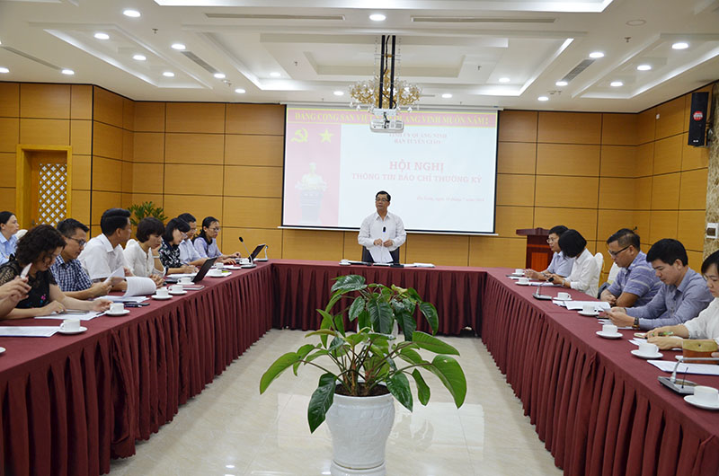 Đồng chí Hà Hải Dương, Phó Trưởng Ban Thường trực Ban Tuyên giáo Tỉnh ủy phát biểu định hướng công tác tuyên truyền trong thời gian tới.