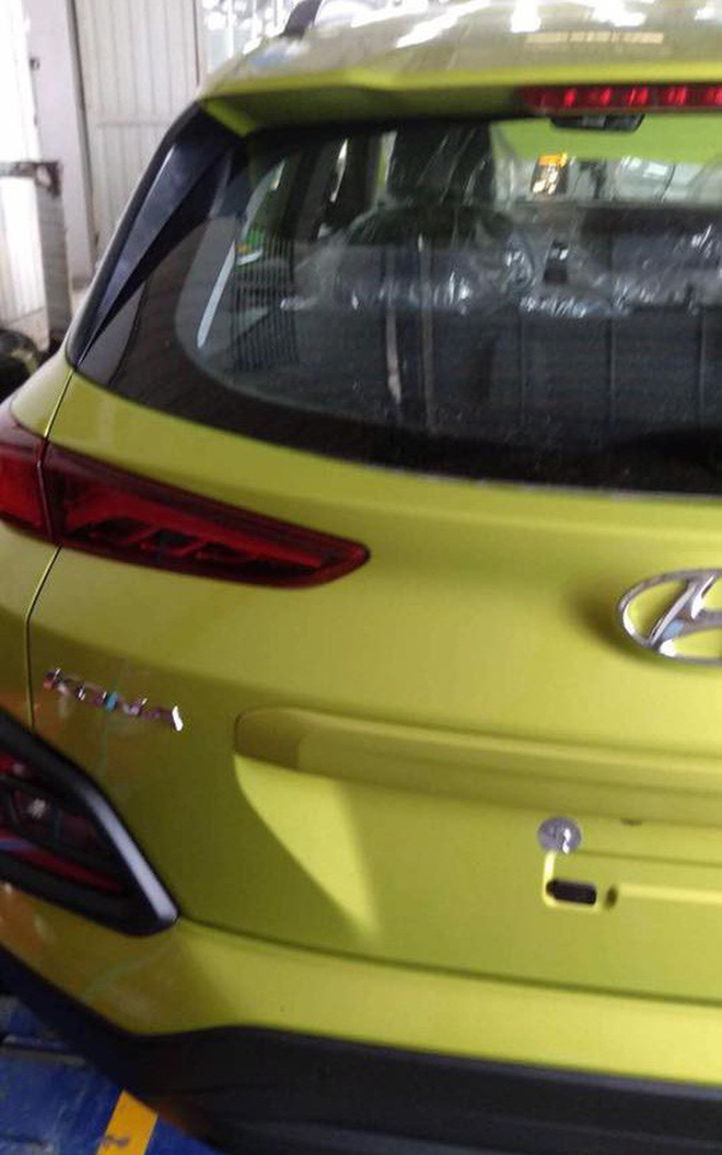 Những chiếc Hyundai Kona với máu sắc sặc sỡ được cho là đang có mặt tại nhà máy Hyundai Thành Công ở Ninh Bình. Ảnh: Tuấn Anh, Hoàng Sơn.