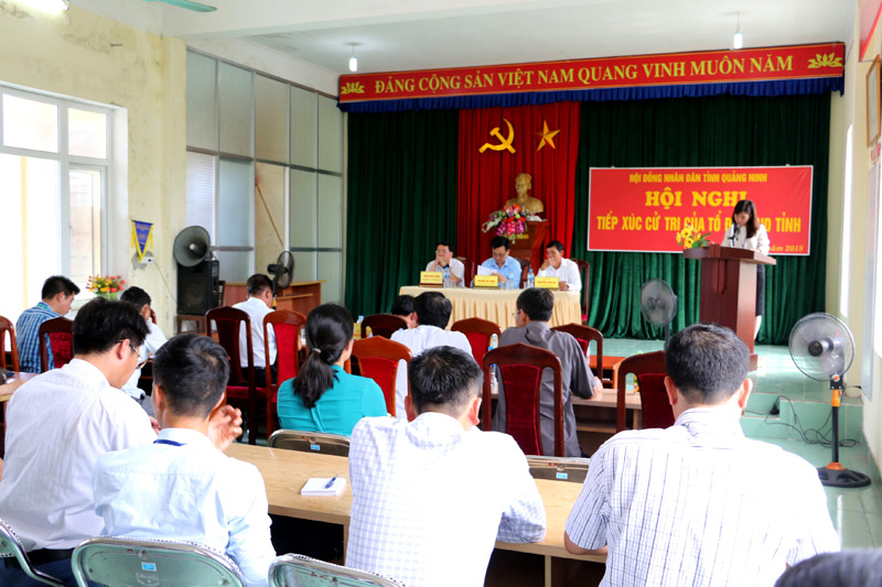 Tổ Đại biểu HĐND tỉnh ứng cử tại huyện Cô Tô tiếp xúc với cử tri trước Kỳ họp thứ 8. 