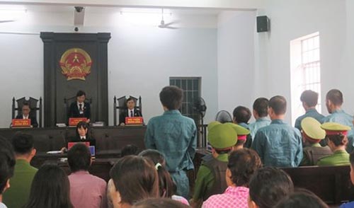 Toàn cảnh phiên xét xử sáng 12/7 tại TAND TP Phan Thiết, Bình Thuận. Ảnh: VOV