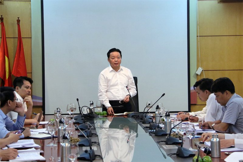 Bộ trưởng Trần Hồng Hà cho biết sẽ nghiêm cấm hàng phế liệu tạm nhập tái xuất. Ảnh: VGP/Thu Cúc