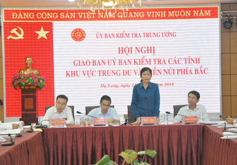 Đồng chí Đỗ Thị Hoàng, Phó Bí thư Thường trực Tỉnh ủy Quảng Ninh phát biểu tại hội nghị.