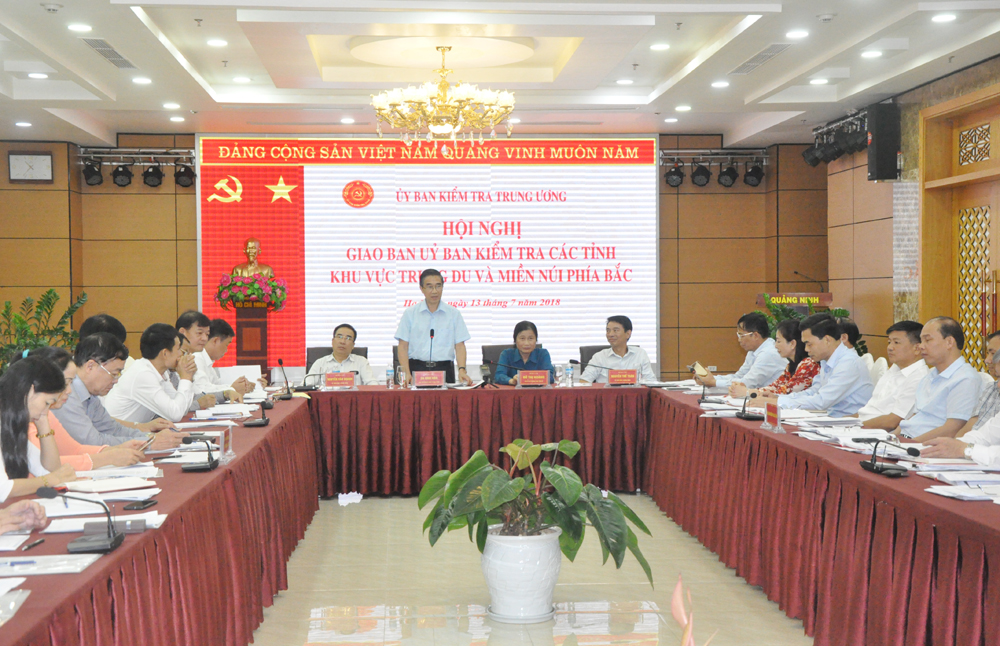 Đồng chí Sa Như Hòa, Phó Chủ nhiệm UBKT Trung ương phát biểu kết luận hội nghị. 