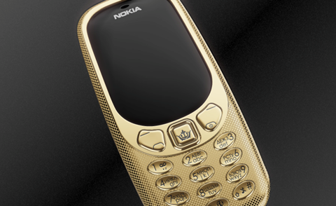 Biểu tượng vương miện trên phím điều hướng của Nokia 3310 Peacemakers. ẢNH: CAVIAR