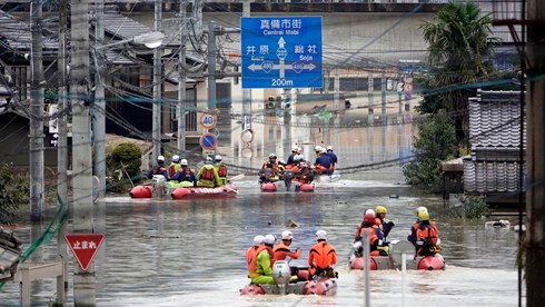 Vẫn còn hàng nghìn người phải trú ẩn tạm thời ở các trung tâm và hàng trăm nghìn hộ gia đình chưa có nước máy sử dụng sau đợt mưa lũ ở Nhật Bản. Ảnh: CTV News