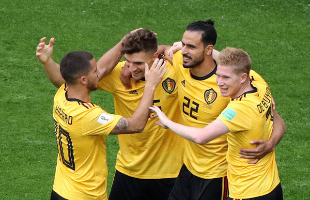 Các cầu thủ Bỉ ăn mừng bàn thắng của Meunier - Ảnh: REUTERS