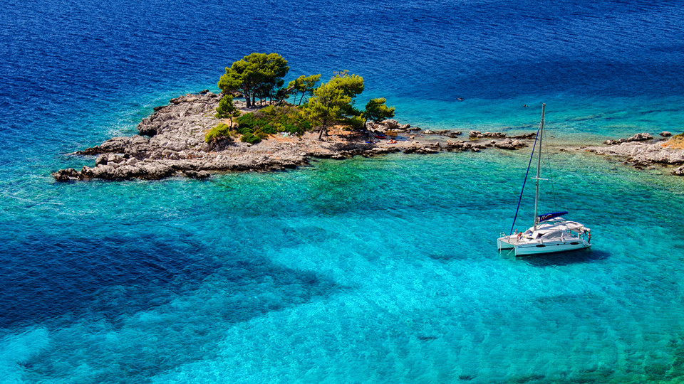 Nằm trên bờ biển Adriatic, Croatia là điểm đến mùa hè hoàn hảo. Phần lớn biển ở đây đều trong xanh như thiên đường hạ giới, với nhiều hòn đảo tuyệt đẹp. Ảnh: CNN.