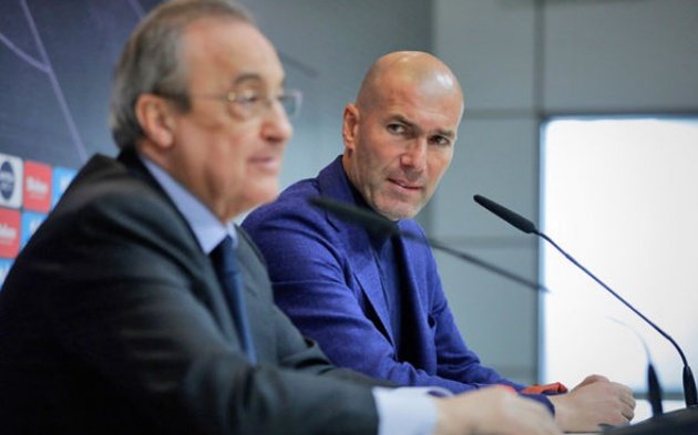 Zidane trong cuộc họp báo cuối cùng ở Real Madrid cuối mùa giải vừa rồi.
