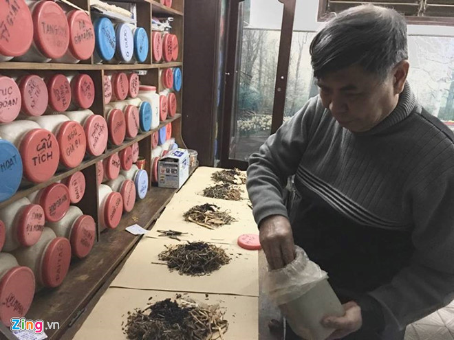  Lương y Bùi Hồng Minh (Phó chủ tịch Hội Đông y Ba Đình, Hà Nội). Ảnh: HQ.
