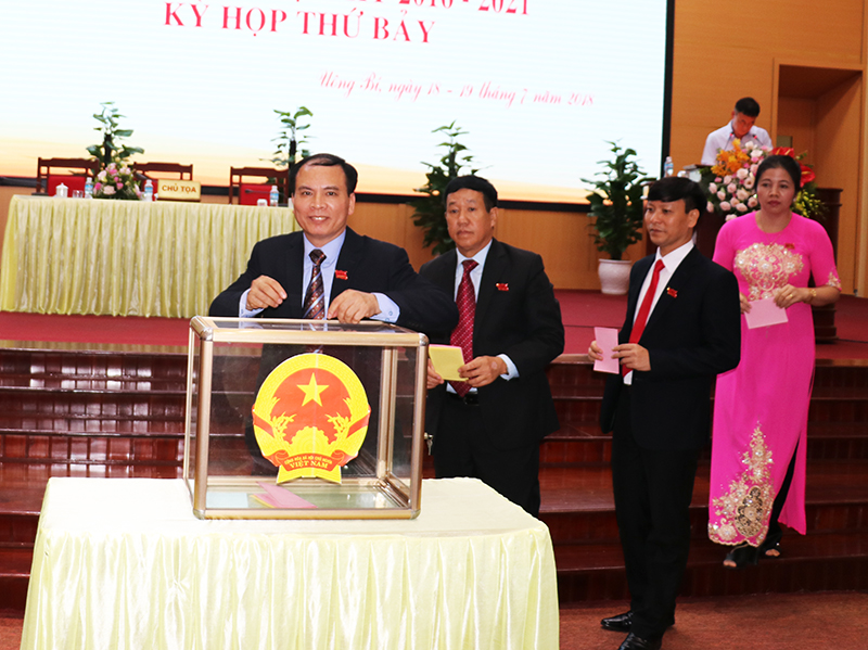 HĐND thành phố Uông Bí thông qua 12 Nghị quyết quan trọng