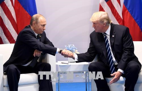 Tổng thống Nga Vladimir Putin (trái) và người đồng cấp Mỹ Donald Trump. (Nguồn: AFP/TTXVN)