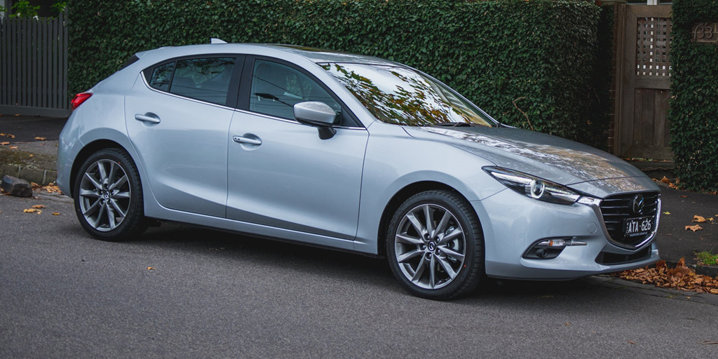 Mazda 3 sử dụng hệ thống phun xăng hút khí tự nhiên cho công suất vận hành lớn.
