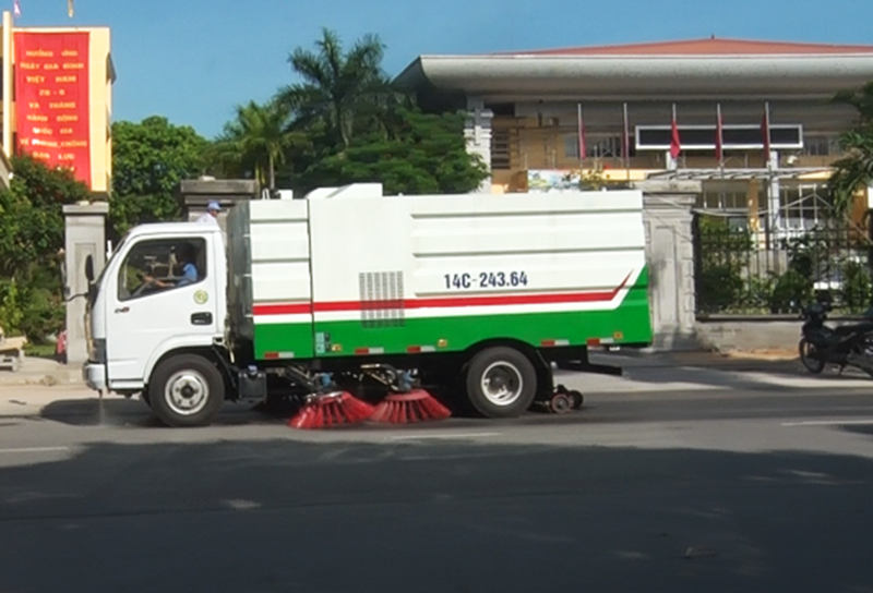 Hiện TP Uông Bí đang xây dựng khung giá cho dịch vụ vệ sinh môi trường bằng xe quét, hút bụi của Công ty CP môi trường và đô thị Uông Bí