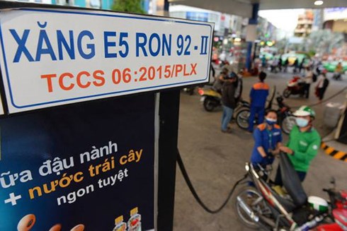 Sản lượng xăng E5-RON 92 tiêu thụ còn thấp so với tổng sản lượng xăng bán trên thị trường. (Ảnh minh họa: KT).