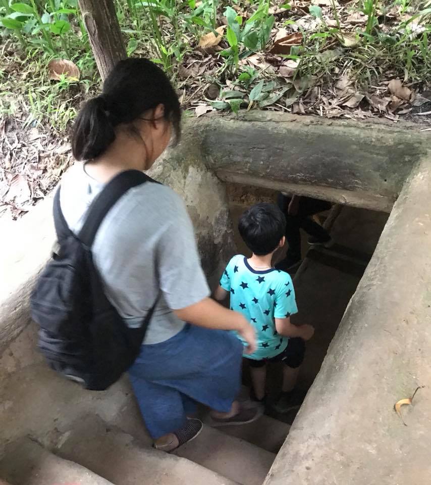 Hệ thống địa đạo dài khoảng 200km nhưng hiện chỉ một số ít được mở cho du khách tham quan, với đường hầm mở rộng để dễ dàng đi lại và đèn cũng được thắp sáng.