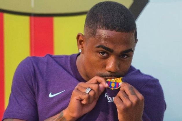 Malcom chính thức ra mắt ở Barcelona.