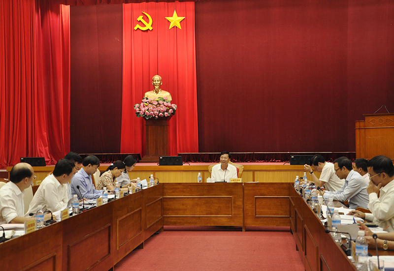 Bí thư Tỉnh ủy Nguyễn Văn Đọc chỉ đạo tại hội nghị.