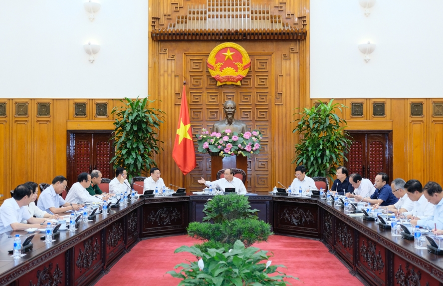 Thủ tướng Nguyễn Xuân Phúc chủ trì cuộc họp Thường trực Chính phủ về tình hình nhập khẩu phế liệu vào Việt Nam