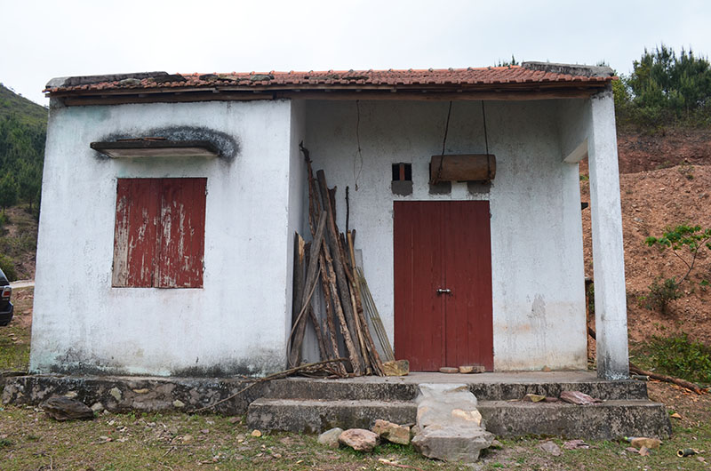 Một công trình nhà ở tại điểm Co Tăng (Bình Liêu) không được tu sửa do người dân sinh sống không thường xuyên