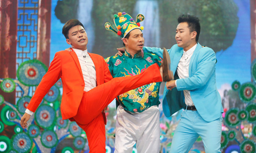 Diễn viên Trung Ruồi (trái) bên Quang Thắng (giữa) và Minh Tít.
