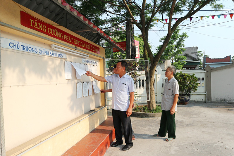Các chủ trương của Đảng, chính sách của Nhà nước và địa phương được niêm yết công tại khu khố Vĩnh Phú, phường Mạo Khê