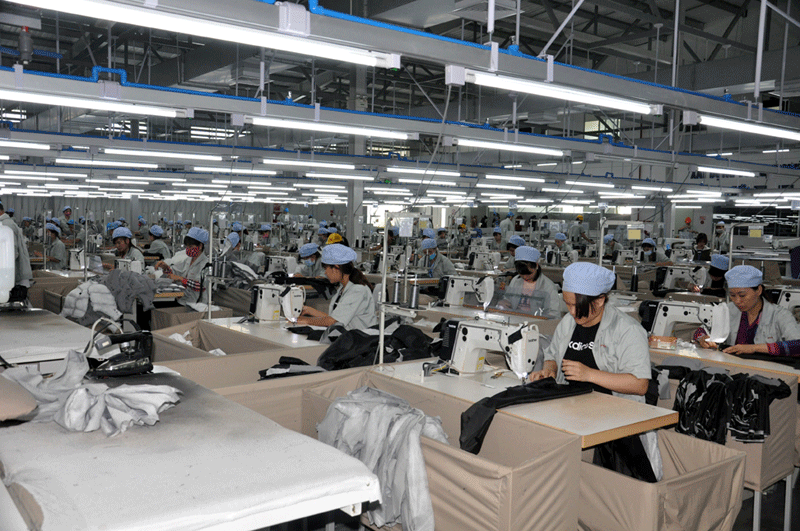 Lao động làm việc tại Công ty TNHH May mặc Hoa Lợi Đạt Việt Nam (KCN Texhong Hải Hà).