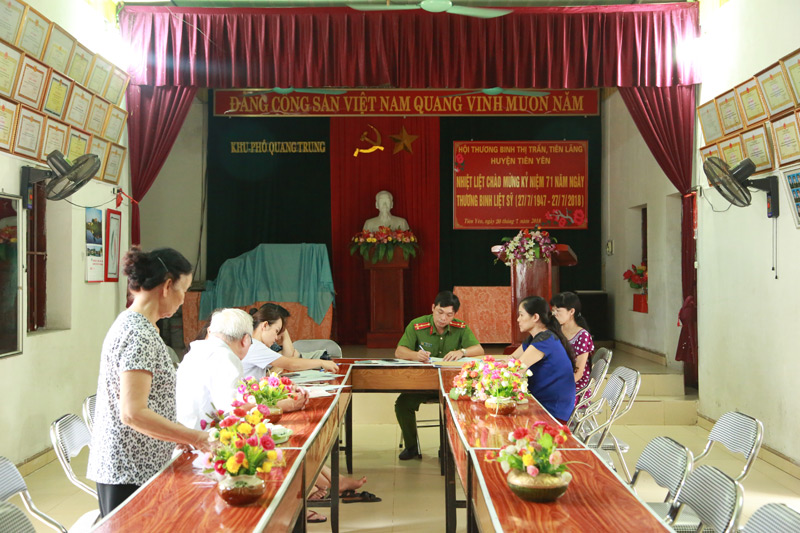 Một buổi họp triển khai công tác đảm bảo an ninh trật tự khu phố Quang Trung 