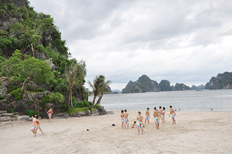 Bãi tắm Lương Ngọc, một điểm đến du lịch mới của Cẩm Phả