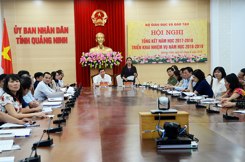 Đồng chí Vũ Thị Liên Oanh, Giám đốc Sở GD&ĐT tỉnh Quảng Ninh phát biểu tại Hội nghị.