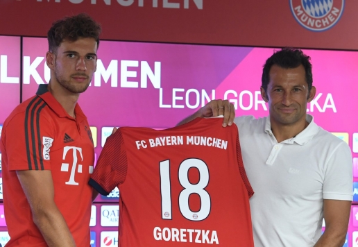  Goretzka chính thức ra mắt Bayern Munich.