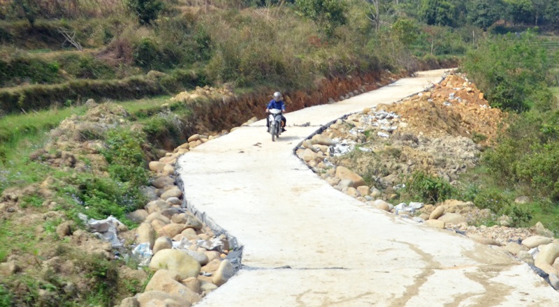 Được sự hỗ trợ hiệu quả của Công đoàn Than - Khoáng sản Việt Nam giúp hoàn thành các tuyến đường NTM trên địa bàn huyện Bình Liêu (Ảnh: