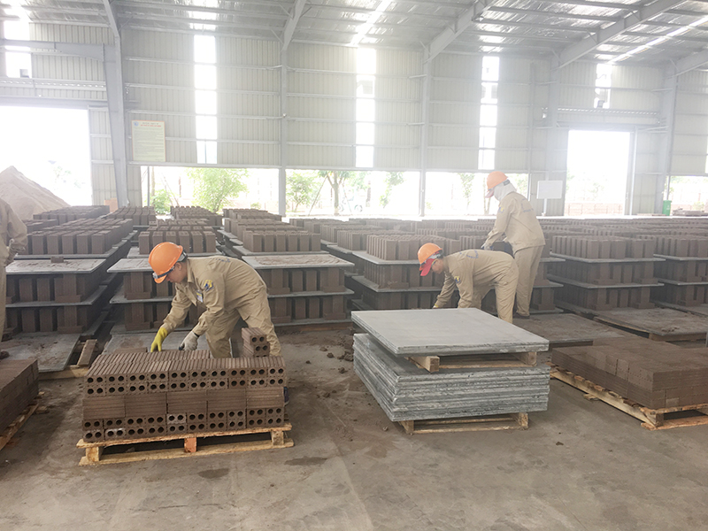 Sản xuất gạch không nung tại Công ty TNHH Xây dựng Thanh Tuyền (Đông Triều)