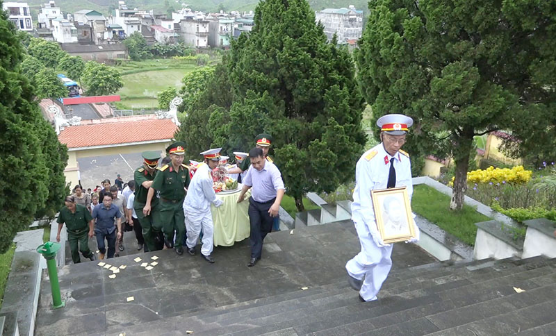 Đưa hài cốt liệt sỹ Hoàng Văn Vọng về an táng tại Nghĩa trang liệt sĩ huyện Ba Chẽ.
