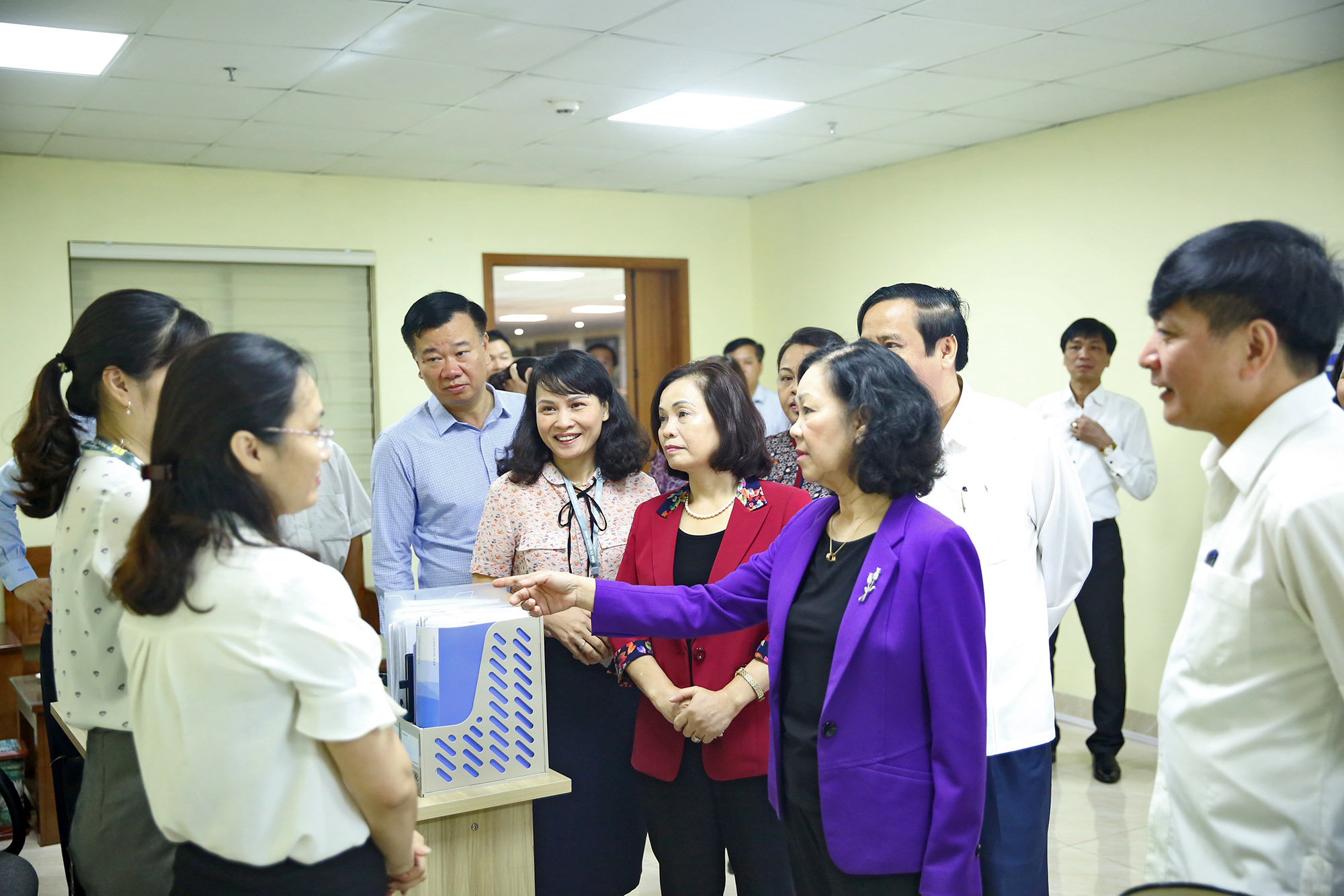 Đoàn tới thăm cơ quan giúp việc dùng chung tỉnh Quảng Ninh.