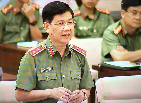 Thứ trưởng Bộ Công an Nguyễn Văn Sơn phát biểu làm rõ một số vấn đề đại biểu quan tâm về dự thảo Luật Đặc xá (sửa đổi)