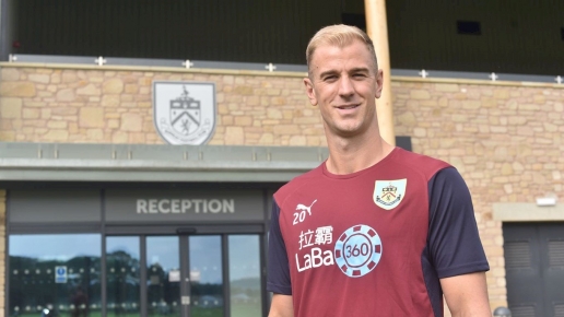  Hart gia nhập Burnley.