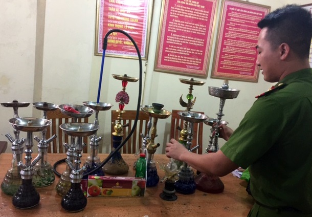 Tang vật dùng để sử dụng ma túy do Công an TP Uông Bí kiểm tra, phát hiện thu giữ tại quán bar tại phường Yên Thanh, TP Uông Bí.