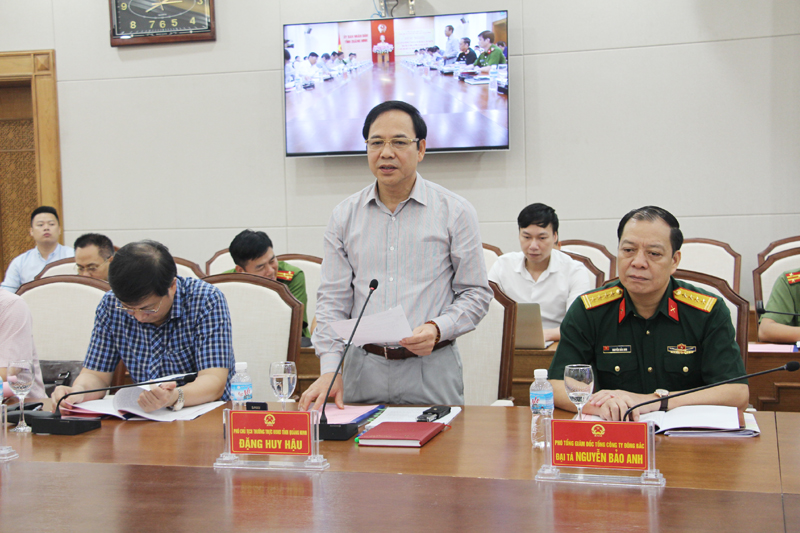 Đồng chí Đặng Huy Hậu, Phó Chủ tịch Thường trực UBND tỉnh phát biểu tại hội nghị