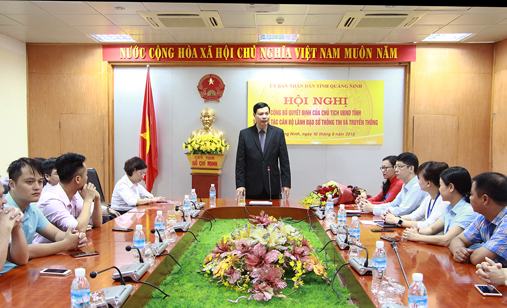 Đồng chí Nguyễn Đức Long, Phó Bí thư Tỉnh ủy, Chủ tịch UBND tỉnh phát biểu tại buổi trao Quyết định. 