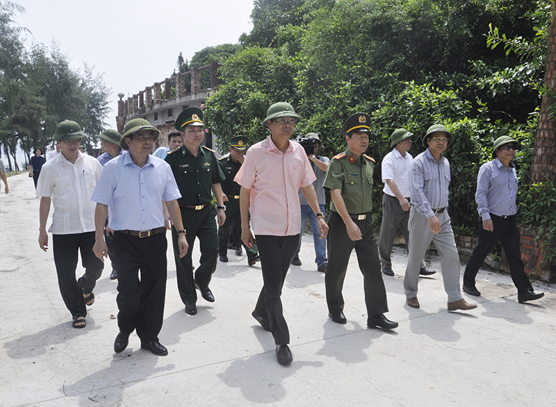 Bí thư Tỉnh ủy Nguyễn Văn Đọc cùng đoàn công tác của tỉnh kiểm tra hoạt động xuất nhập cảnh