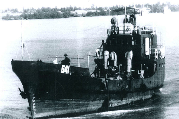 Tàu HQ 671 khi còn làm nhiệm vụ. Ảnh Bảo tàng Hải quân