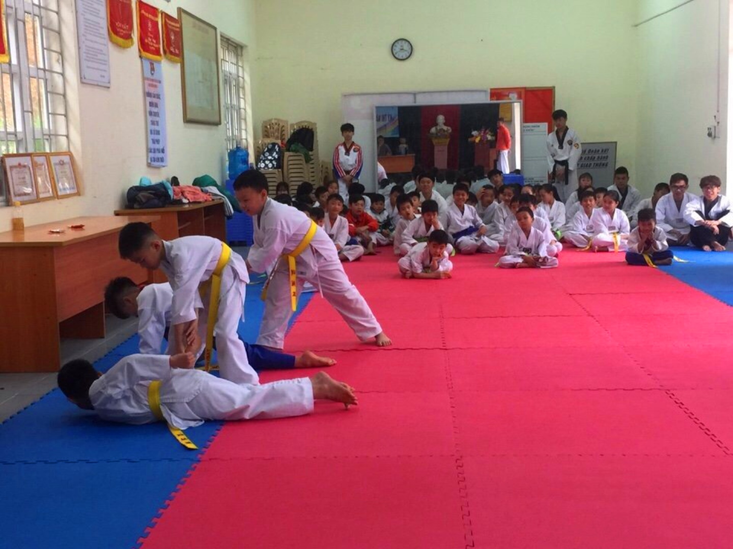Lớp học võ Teakwondo dành cho trẻ em tại thị trấn Cái Rồng, huyện Vân Đồn.