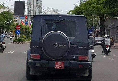 Chiếc xe Mercedes-Benz G55 AMG mang biển kiểm soát TM23-66 xuất hiện trên đường phố ở Cần Thơ.