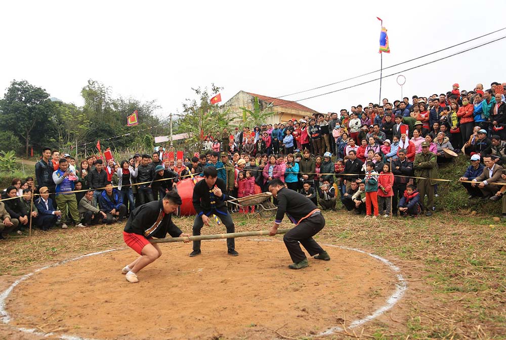 Người dân tham gia Lễ hội văn hóa thể thao dân tộc Dao xã Hà Lâu  năm 2018. Ảnh: Xuân Thao